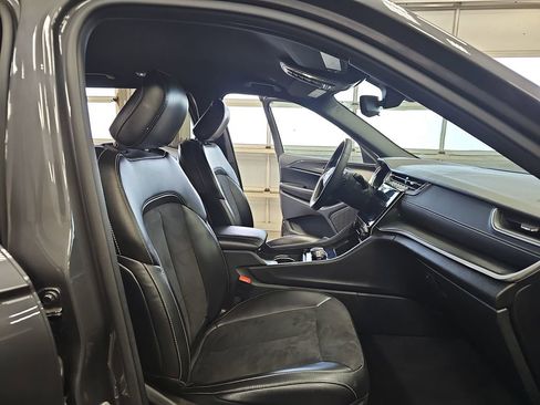 Used 2024 Jeep Grand Cherokee L Laredo image 10