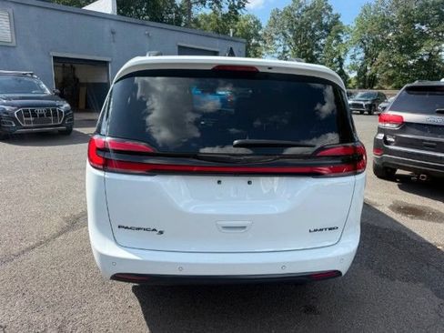 Used 2025 Chrysler Pacifica Limited FWD image 6