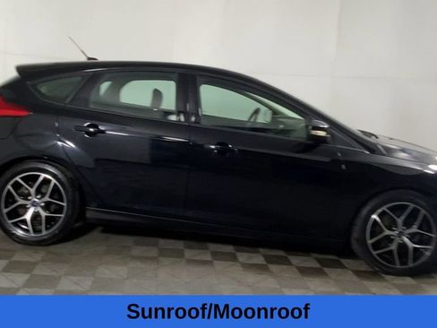 Used 2017 Ford Focus SEL w/ Cold Weather Package image 3