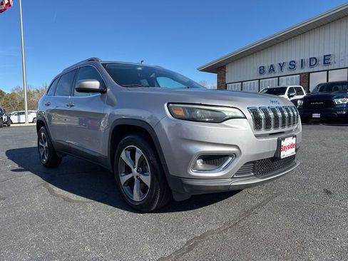 Used 2019 Jeep Cherokee Limited image 2