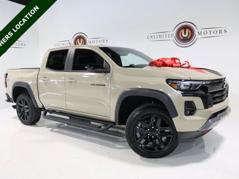Used 2024 Chevrolet Colorado Z71 w/ Z71 Convenience Package 2 image 1
