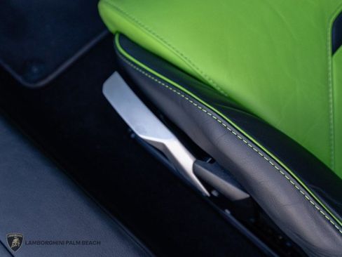 Used 2022 Lamborghini Huracan EVO RWD image 32