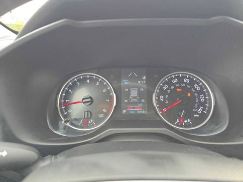 Used 2022 Toyota RAV4 XLE Premium image 25