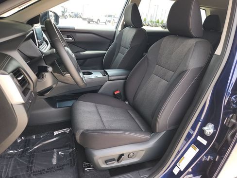 Used 2025 Nissan Rogue SV FWD image 13