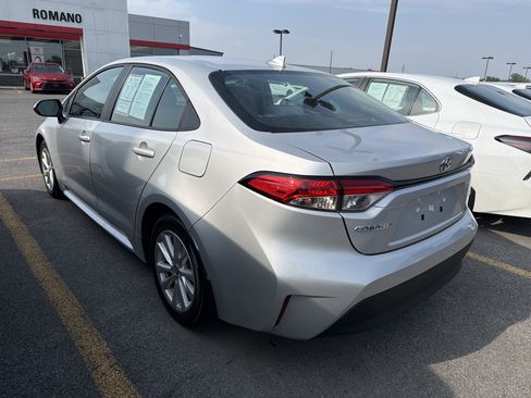Used 2025 Toyota Corolla LE w/ LE Premium Package FWD image 5