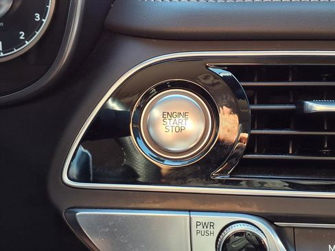 Used 2023 Genesis G70 2.0T image 15