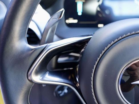 Used 2023 McLaren Artura image 17