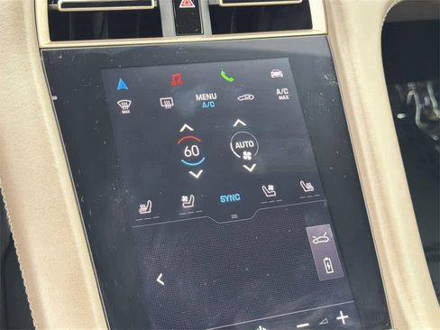 Used 2022 Porsche Taycan image 16