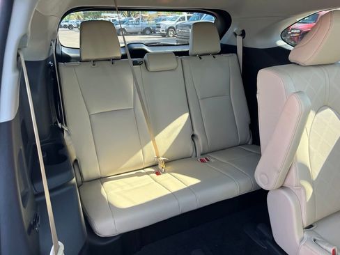 Used 2024 Toyota Highlander Platinum AWD/4WD image 22