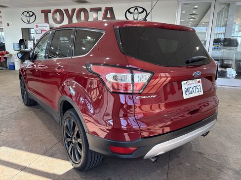 Used 2017 Ford Escape SE FWD image 8