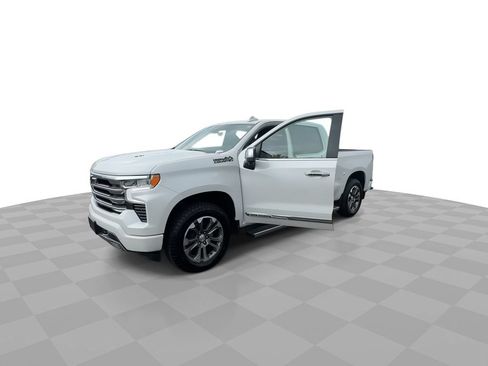 Certified 2025 Chevrolet Silverado 1500 High Country w/ Technology Package AWD/4WD image 4