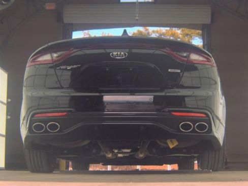 Used 2018 Kia Stinger Premium image 8