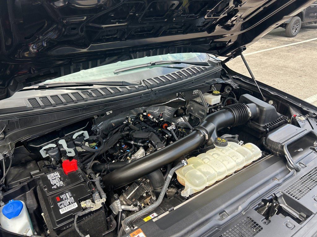 Used 2024 Ford Expedition XLT AWD/4WD image 17