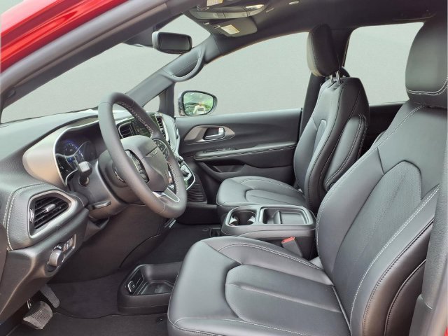 New 2027 Chrysler Pacifica Select FWD image 19