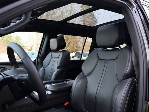 Used 2023 Jeep Wagoneer Series II image 4