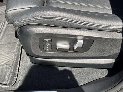 Used 2022 BMW X5 sDrive40i w/ Premium Package image 11
