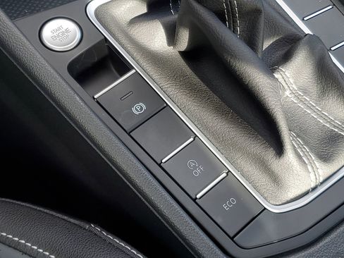 Used 2025 Volkswagen Jetta SE image 30