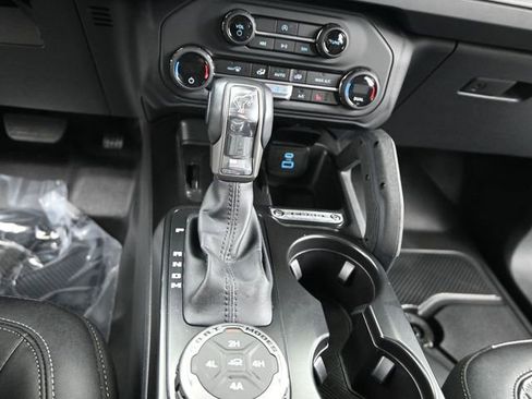 Used 2025 Ford Bronco Badlands image 14