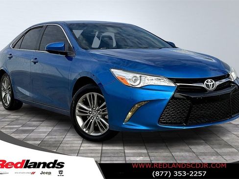 Used 2017 Toyota Camry SE image 1