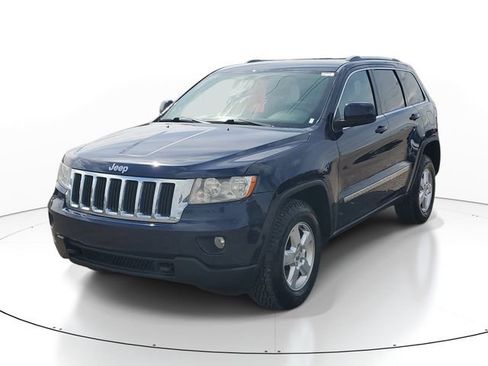 Used 2012 Jeep Grand Cherokee Laredo w/ Laredo E Group AWD/4WD image 2