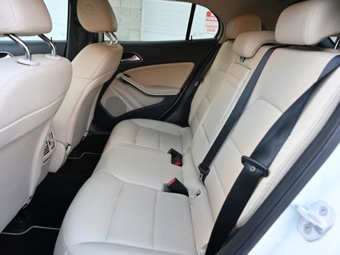 Used 2015 Mercedes-Benz GLA 250 4MATIC image 15