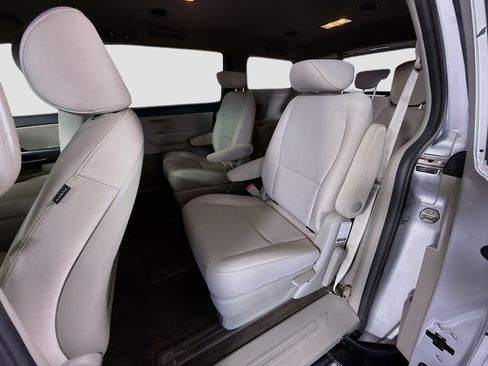 Used 2019 Kia Sedona L FWD image 24