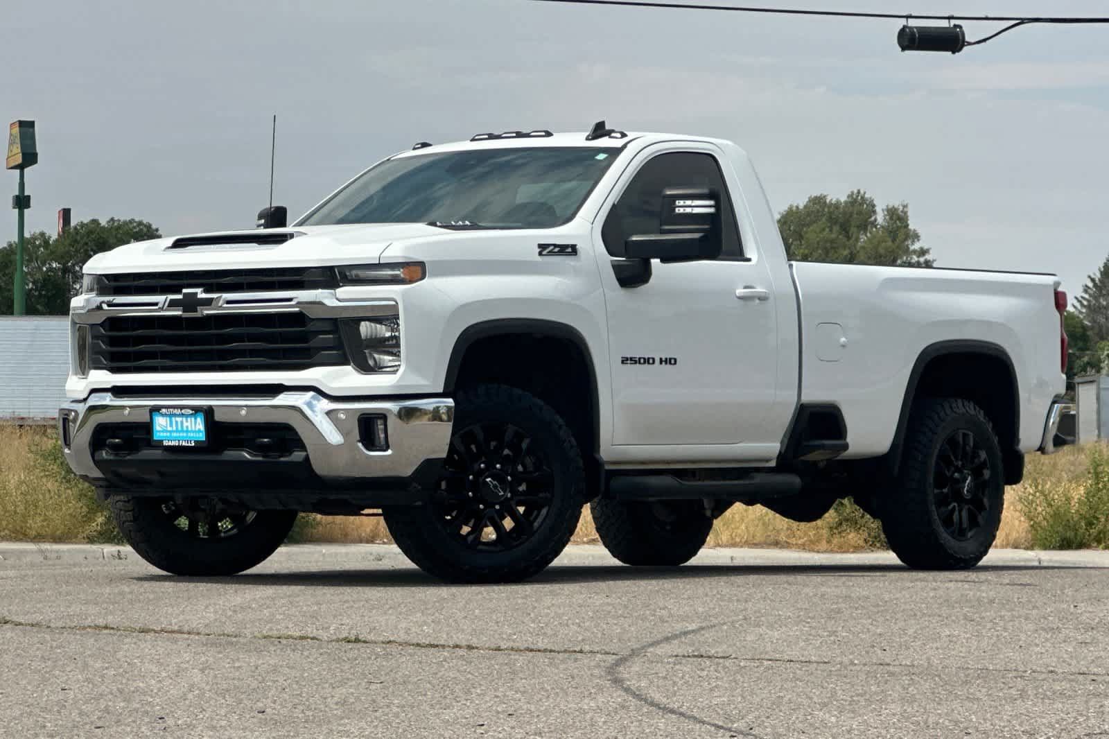 Used 2025 Chevrolet Silverado 2500 LT w/ Convenience Package AWD/4WD image 1