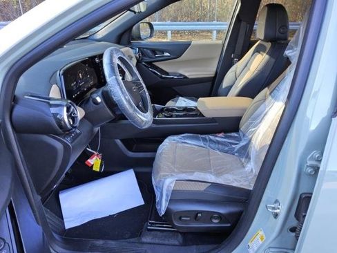 Used 2025 Chevrolet Equinox ACTIV w/ Safety and Technology Package image 7