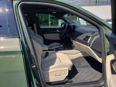 Used 2024 Audi Q5 e Premium Plus w/ Premium Plus Package image 17