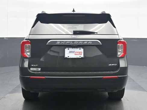 Used 2023 Ford Explorer XLT AWD/4WD image 5
