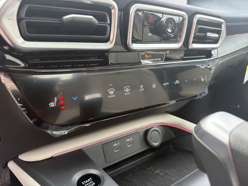 New 2026 Nissan Sentra SL w/ Floor Mat Package FWD image 28