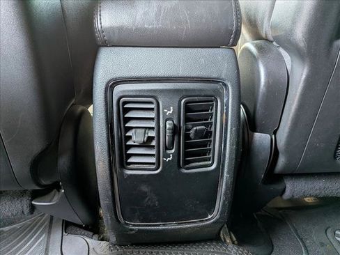 Used 2019 Jeep Grand Cherokee Laredo RWD image 15