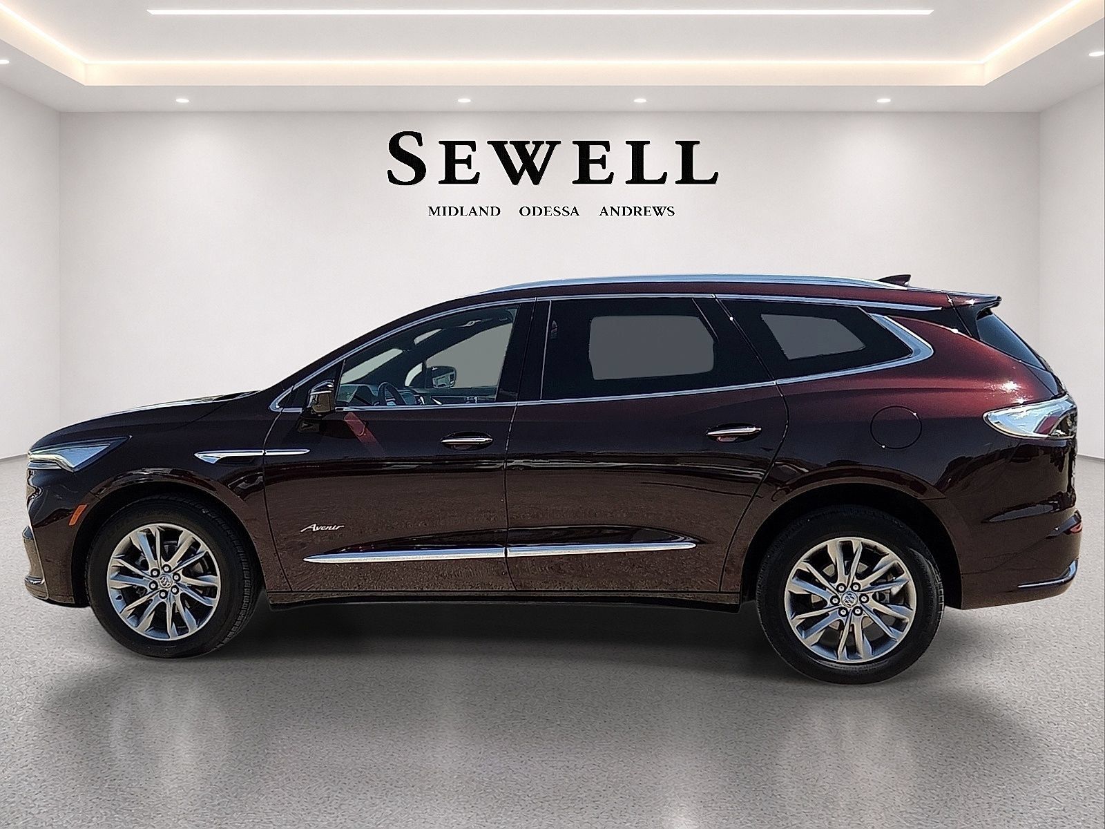 Used 2023 Buick Enclave Avenir AWD/4WD image 2