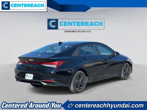 Used 2023 Hyundai Elantra SEL FWD image 4