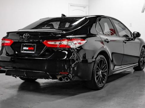 Used 2019 Toyota Camry SE image 11