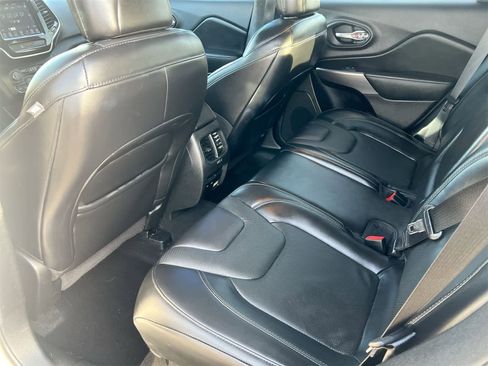 Used 2020 Jeep Cherokee Limited image 18