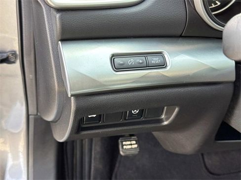 Used 2023 Nissan Maxima SL image 30