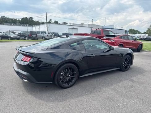 Used 2025 Ford Mustang GT RWD image 7