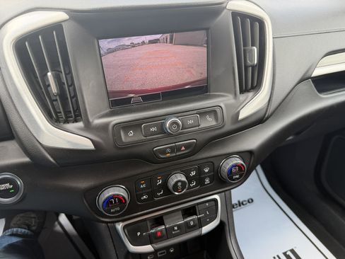 Used 2024 GMC Terrain SLE w/ Driver Convenience Package image 11