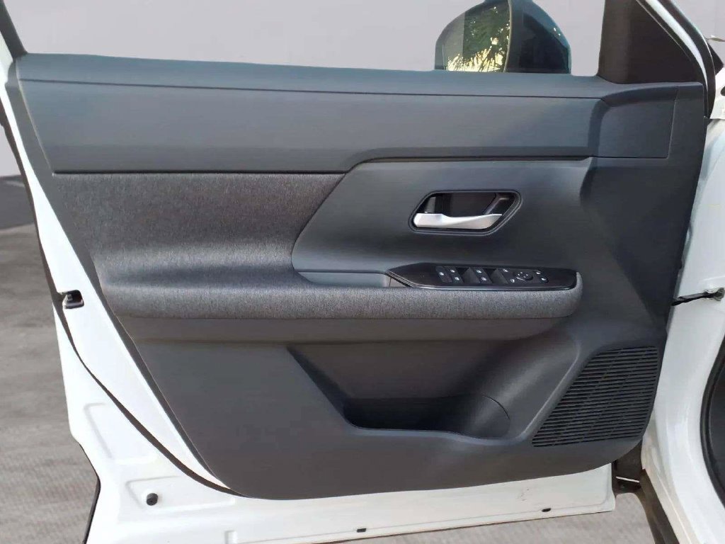 New 2027 Nissan Kicks SV FWD image 13