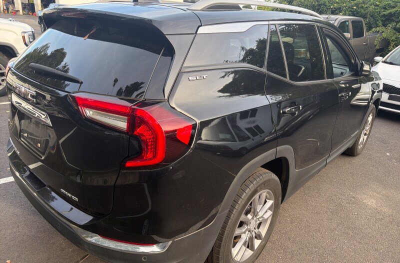 Used 2024 GMC Terrain SLT AWD/4WD image 3