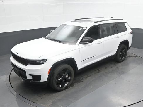 Used 2023 Jeep Grand Cherokee L Laredo AWD/4WD image 18