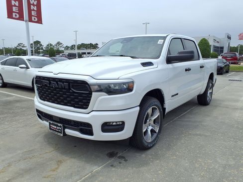 New 2026 RAM 1500 Express RWD image 3