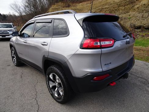 Used 2017 Jeep Cherokee Trailhawk image 8