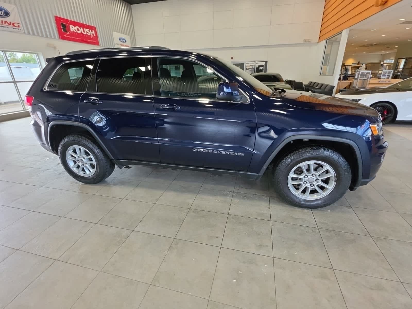 Used 2018 Jeep Grand Cherokee Laredo AWD/4WD image 5