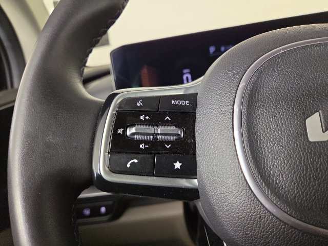 Certified 2026 Kia Carnival LXS FWD image 22
