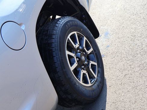 Used 2018 Toyota Tundra Limited AWD/4WD image 30