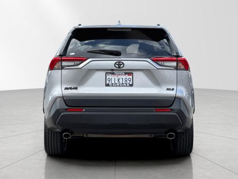 Used 2019 Toyota RAV4 XLE Premium w/ Cold Weather Package FWD image 5