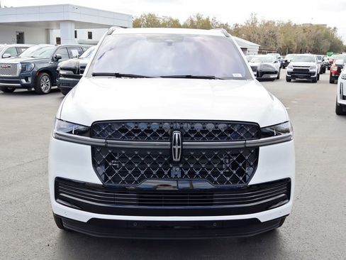 Used 2025 Lincoln Navigator L Reserve w/ Jet Appearance Package image 3