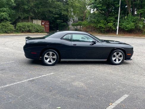 Used 2018 Dodge Challenger SXT RWD image 4